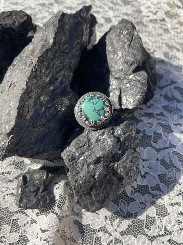 Round Yungai Turquoise Ring | Charcoal & Lace